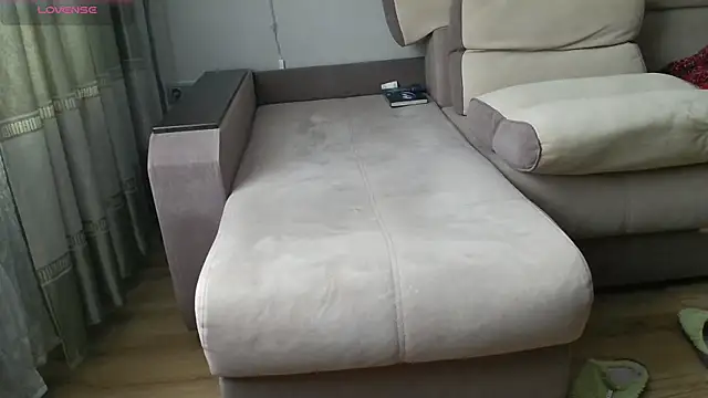 MilaaMilaa online show from 12-18-25, 04:07