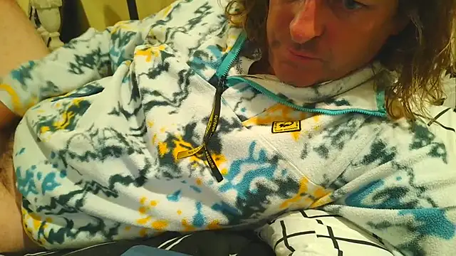 Snapshot of costanza7070 chatting on 06-18-26, 04:46 costanza7070 online show from 06-18-26, 04:46
