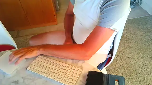 Snapshot of costanza7070 chatting on 06-21-26, 02:47 costanza7070 online show from 06-21-26, 02:47