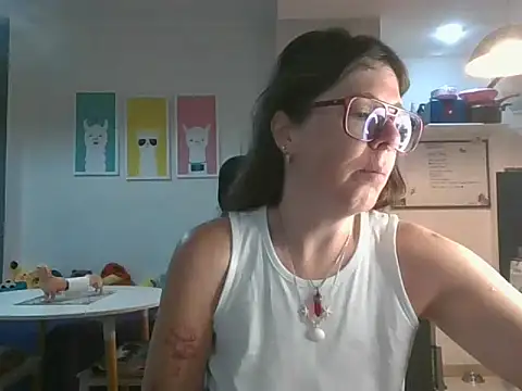 Snapshot of Calentandote chatting on 10-08-25, 08:34 Calentandote online show from 10-08-25, 08:34
