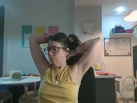 Snapshot of Calentandote chatting on 10-10-25, 08:13 Calentandote online show from 10-10-25, 08:13