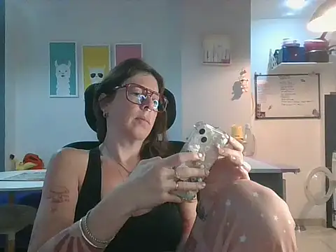 Snapshot of Calentandote chatting on 10-12-25, 09:41 Calentandote online show from 10-12-25, 09:41