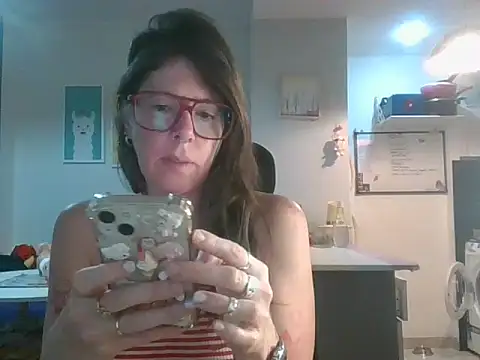 Snapshot of Calentandote chatting on 10-14-25, 08:37 Calentandote online show from 10-14-25, 08:37
