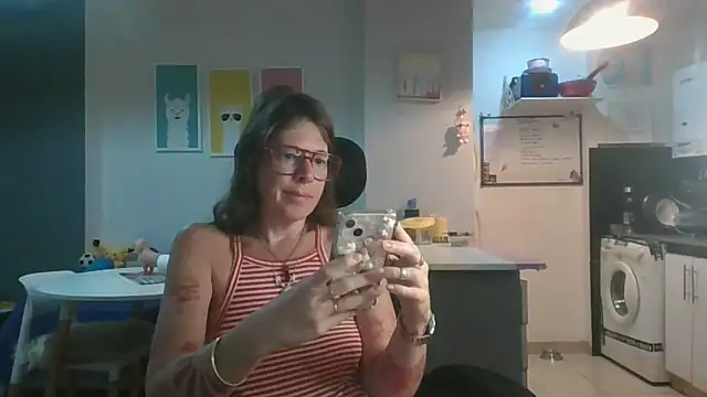 Snapshot of Calentandote chatting on 10-17-25, 07:22 Calentandote online show from 10-17-25, 07:22