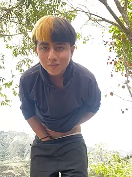 Snapshot of FlpGmz chatting on 09-27-25, 06:02 FlpGmz online show from 09-27-25, 06:02