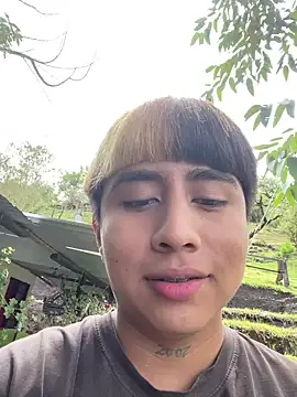 Snapshot of FlpGmz chatting on 10-15-25, 04:07 FlpGmz online show from 10-15-25, 04:07