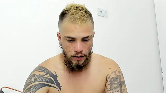 Snapshot of Beard_xox chatting on 06-24-26, 11:59 Beard xox online show from 06-24-26, 11:59