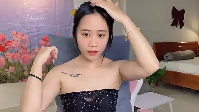 Snapshot of -rosiie- chatting on 03-12-25, 03:13 -rosiie- online show from 03-12-25, 03:13