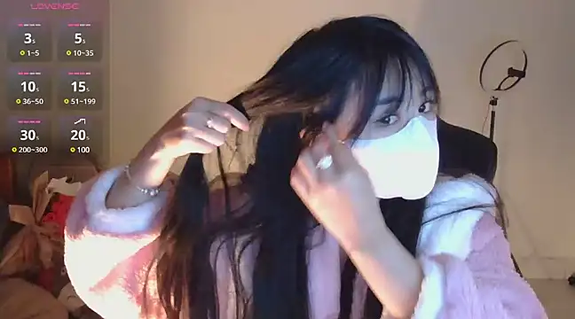 Snapshot of TimmyZi chatting on 12-18-24, 03:11 TimmyZi online show from 12-18-24, 03:11