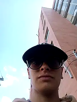 Snapshot of Cuervo_maniaco chatting on 12-17-24, 03:28 Cuervo maniaco online show from 12-17-24, 03:28