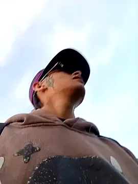 Snapshot of Cuervo_maniaco chatting on 12-20-24, 10:43 Cuervo maniaco online show from 12-20-24, 10:43