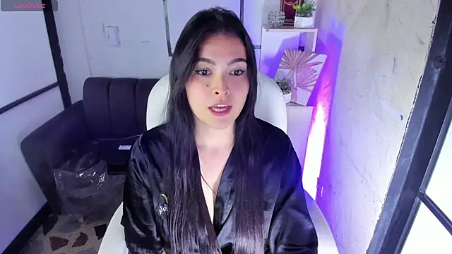 TifanyWhite  online show from 01-28-25, 12:05