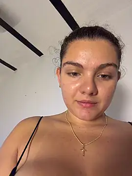 Snapshot of eva_y_marcelo chatting on 05-14-26, 12:01 eva y marcelo online show from 05-14-26, 12:01