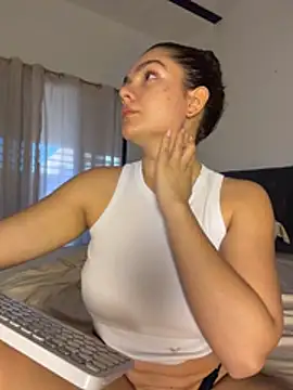 Snapshot of eva_y_marcelo chatting on 06-20-26, 11:46 eva y marcelo online show from 06-20-26, 11:46