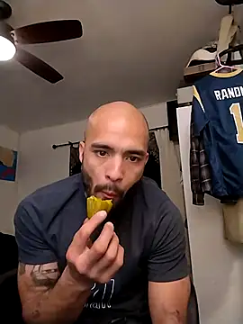 Snapshot of JohnnyDeep187 chatting on 02-26-25, 06:04 JohnnyDeep187 online show from 02-26-25, 06:04