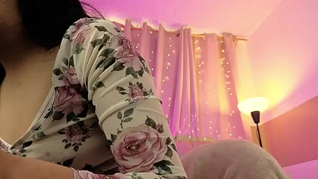Snapshot of Zara_dulce chatting on 06-16-26, 01:03 Zara dulce online show from 06-16-26, 01:03