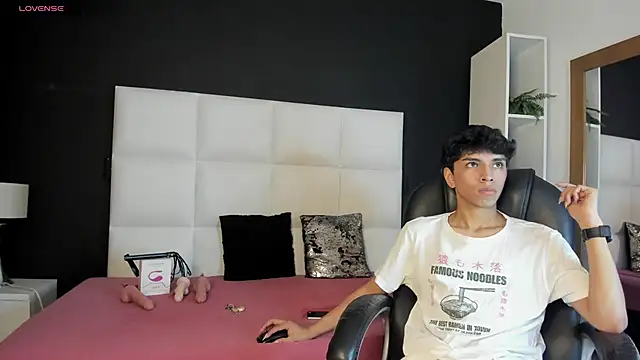 Snapshot of Santy_carrington chatting on 12-04-24, 08:29 Santy carrington online show from 12-04-24, 08:29