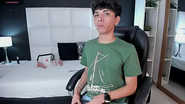 Snapshot of Santy_carrington chatting on 12-06-24, 11:47 Santy carrington online show from 12-06-24, 11:47