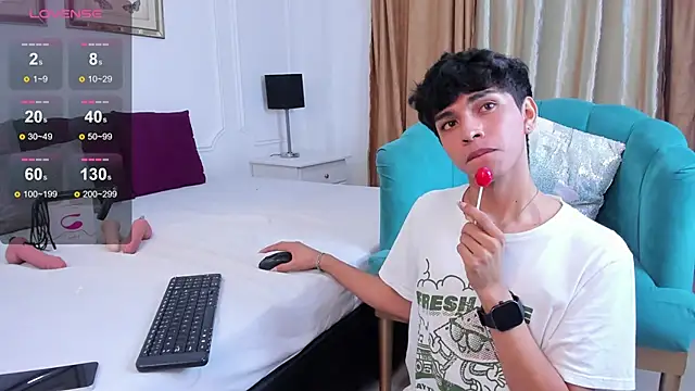 Snapshot of Santy_carrington chatting on 12-11-24, 12:12 Santy carrington online show from 12-11-24, 12:12