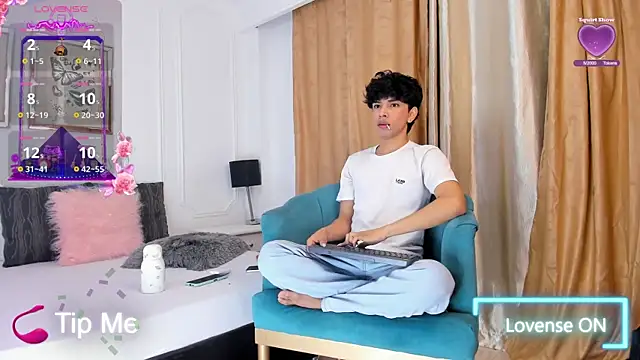 Snapshot of Santy_carrington chatting on 02-08-25, 08:10 Santy carrington online show from 02-08-25, 08:10