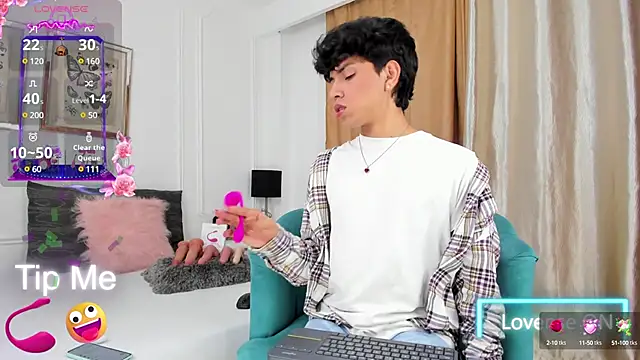 Snapshot of Santy_carrington chatting on 02-13-25, 10:54 Santy carrington online show from 02-13-25, 10:54