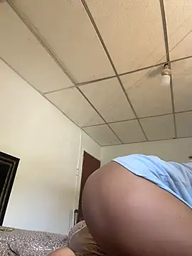 Snapshot of JennamartinyII chatting on 05-18-26, 01:17 JennamartinyII online show from 05-18-26, 01:17