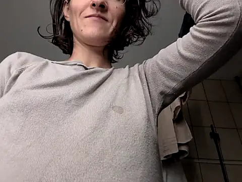 Milky hairy mommy online show from 09-29-25, 08:24