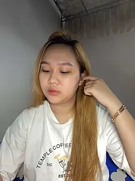 Snapshot of Odette68 chatting on 06-11-26, 05:16 Odette68 online show from 06-11-26, 05:16