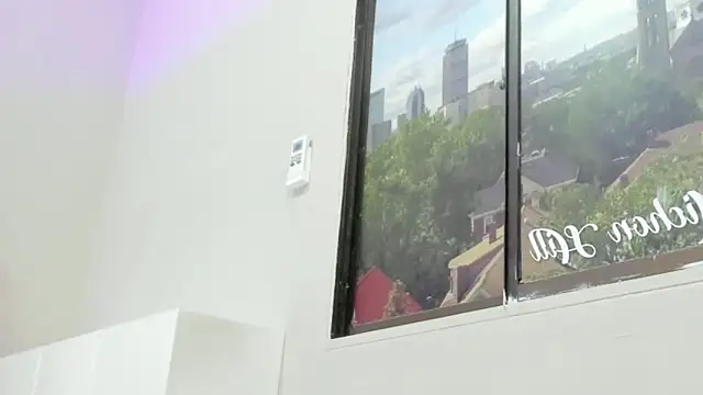 Littleolivia  online show from 02-11-25, 12:58