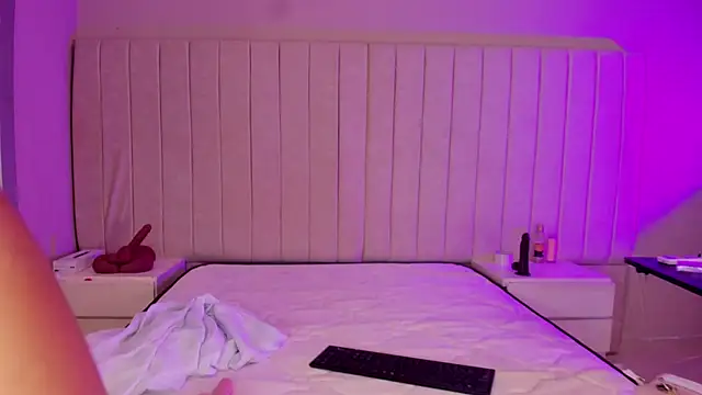 Littleolivia  online show from 01-06-26, 12:53