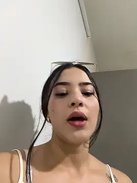 Veronica isaza   online show from 12-02-25, 03:45