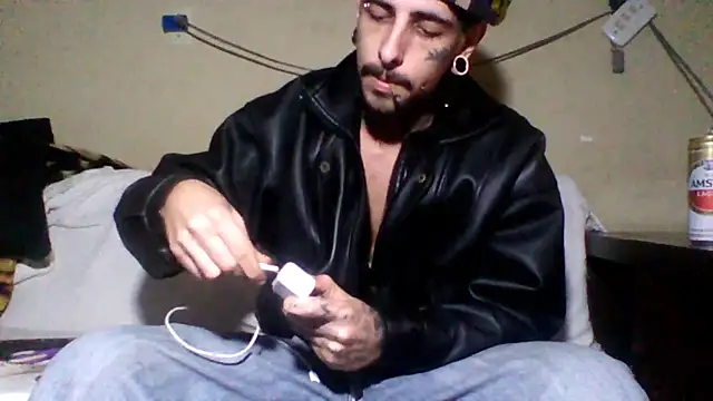 Snapshot of sellvageria chatting on 06-26-26, 10:14 sellvageria online show from 06-26-26, 10:14
