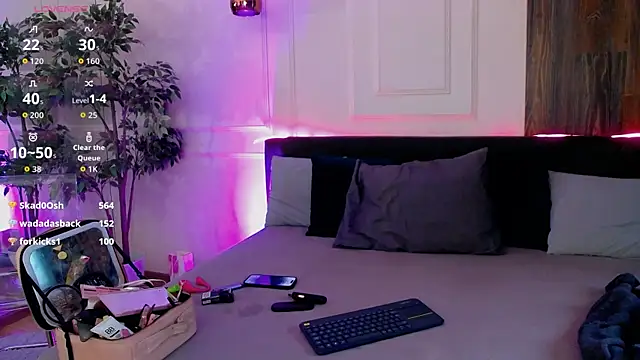 CreamyInkky  online show from 11-09-25, 06:55