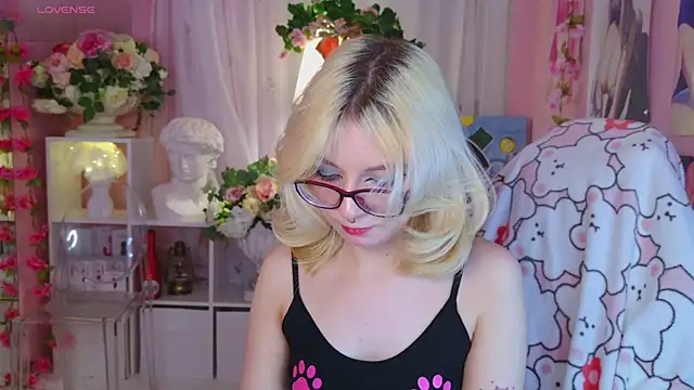 Coconut Mia online show from 12-27-24, 09:11