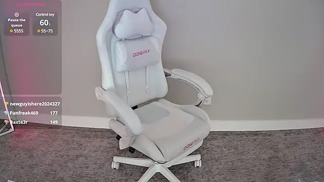 Snapshot of PorchaPlay chatting on 12-28-24, 06:17 PorchaPlay online show from 12-28-24, 06:17