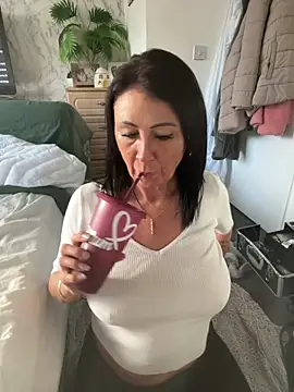 Snapshot of Naughtynanny75 chatting on 12-10-24, 01:22 Naughtynanny75 online show from 12-10-24, 01:22