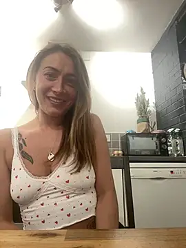 Snapshot of Pollypearson chatting on 12-31-24, 11:06 Pollypearson online show from 12-31-24, 11:06