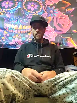 Snapshot of 5g4ever chatting on 10-31-25, 07:42 5g4ever online show from 10-31-25, 07:42