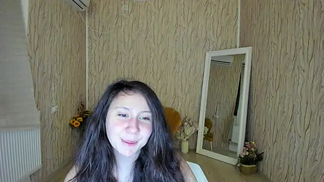 Snapshot of AishaRouhi chatting on 01-19-25, 03:29 AishaRouhi online show from 01-19-25, 03:29