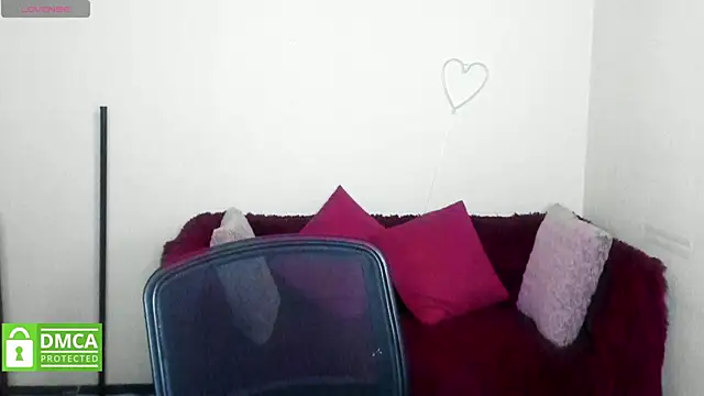 Snapshot of Muse_kitty_jenia chatting on 10-24-25, 05:31 Muse kitty jenia online show from 10-24-25, 05:31