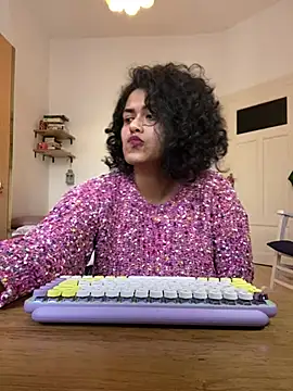 Snapshot of Curvydesifromgermany chatting on 02-04-25, 02:53 Curvydesifromgermany online show from 02-04-25, 02:53