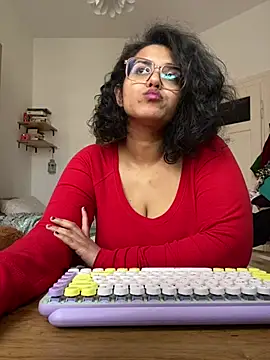 Snapshot of Curvydesifromgermany chatting on 03-20-25, 11:38 Curvydesifromgermany online show from 03-20-25, 11:38