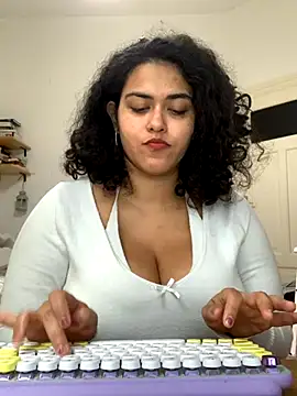 Snapshot of Curvydesifromgermany chatting on 09-11-25, 12:16 Curvydesifromgermany online show from 09-11-25, 12:16