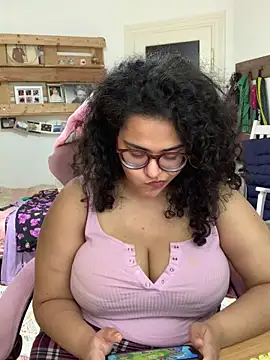 Snapshot of Curvydesifromgermany chatting on 06-09-26, 02:28 Curvydesifromgermany online show from 06-09-26, 02:28