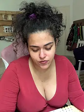 Snapshot of Curvydesifromgermany chatting on 06-10-26, 01:10 Curvydesifromgermany online show from 06-10-26, 01:10