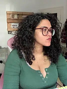 Snapshot of Curvydesifromgermany chatting on 06-14-26, 03:47 Curvydesifromgermany online show from 06-14-26, 03:47