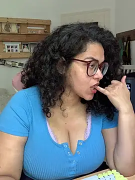 Snapshot of Curvydesifromgermany chatting on 06-22-26, 11:29 Curvydesifromgermany online show from 06-22-26, 11:29