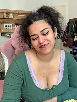 Snapshot of Curvydesifromgermany chatting on 07-13-26, 10:07 Curvydesifromgermany online show from 07-13-26, 10:07