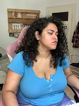 Snapshot of Curvydesifromgermany chatting on 07-17-26, 10:33 Curvydesifromgermany online show from 07-17-26, 10:33