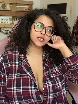 Snapshot of Curvydesifromgermany chatting on 07-21-26, 02:08 Curvydesifromgermany online show from 07-21-26, 02:08